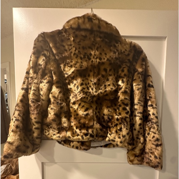 Shiny soft cropped coat - Picture 2 of 2